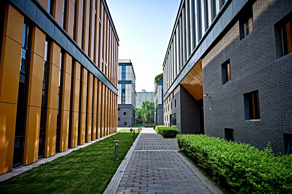 Beautiful commercial landscaping with manicured lawns and modern hardscaping
